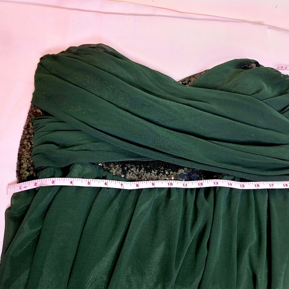 NWT Chi,Chi London " The Emerald Elegance".  Plus size Prom formal size 28. - Picture 4 of 14